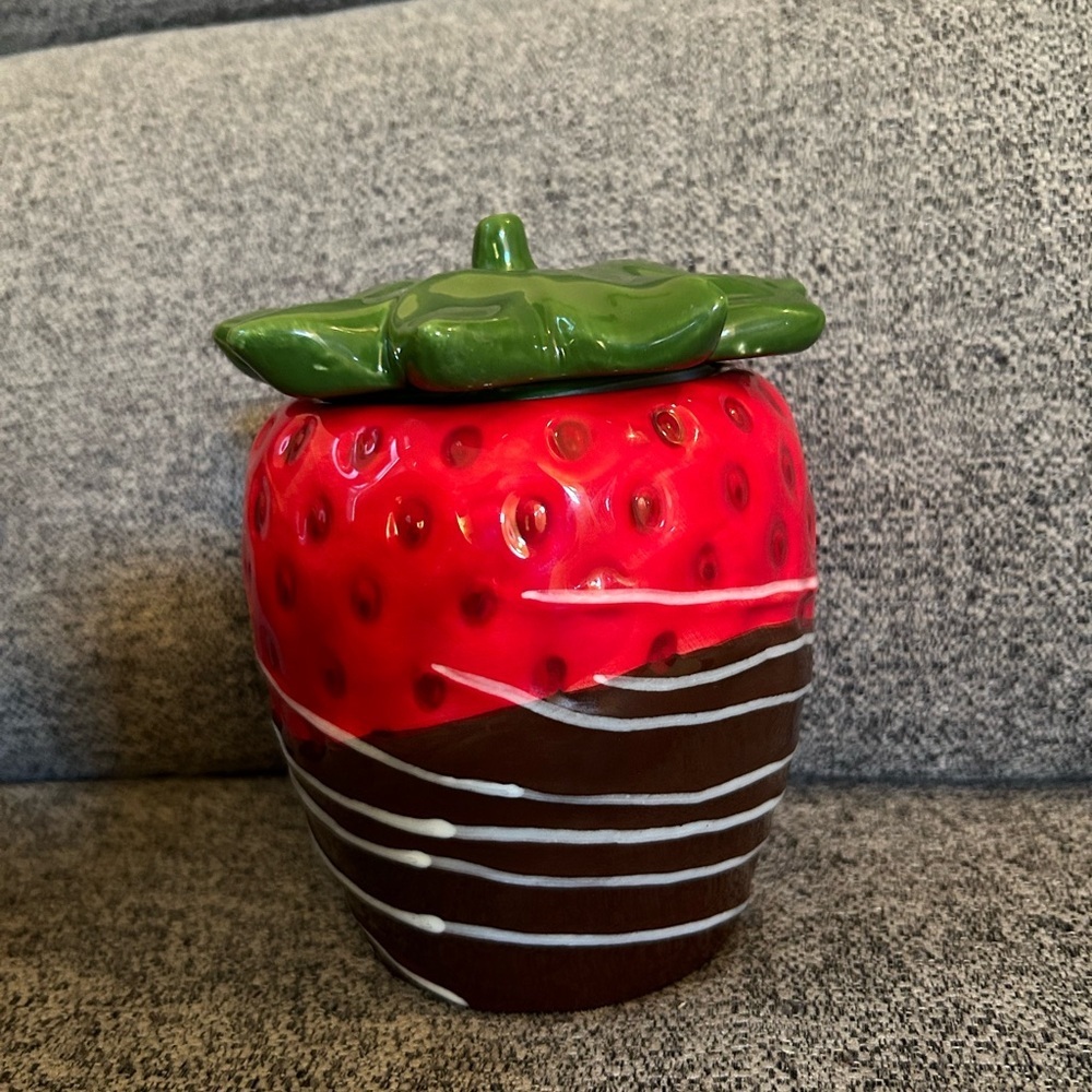NWOT Chocolate-Covered Strawberry Jar - Picture 3 of 11